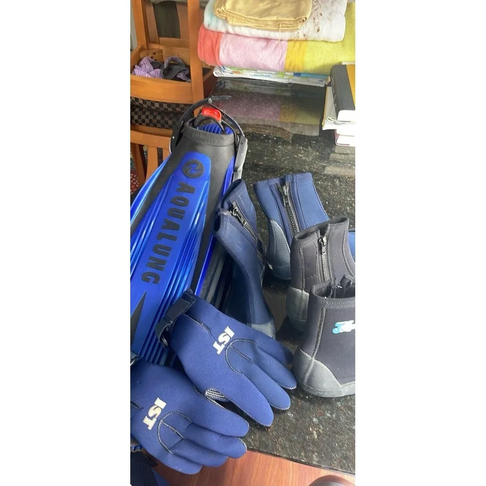 Aquafin scuba fins open heel, Set Of Small Diving Gloves‎